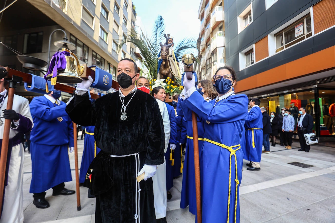 La Semana Santa comienza con una masiva afluencia de fieles a la primera de las procesiones y a las bendiciones de Ramos.