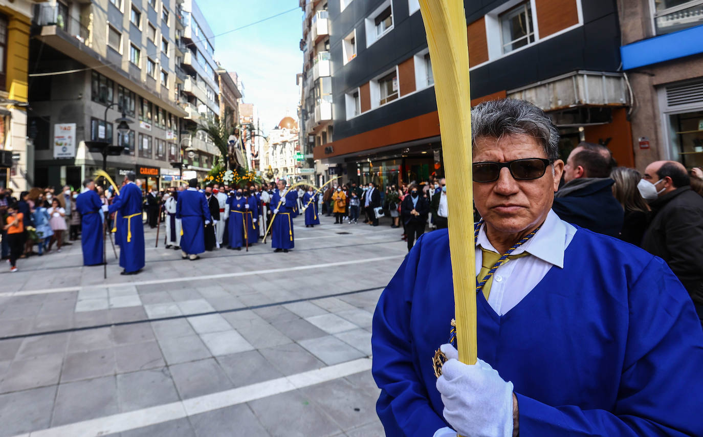 La Semana Santa comienza con una masiva afluencia de fieles a la primera de las procesiones y a las bendiciones de Ramos.