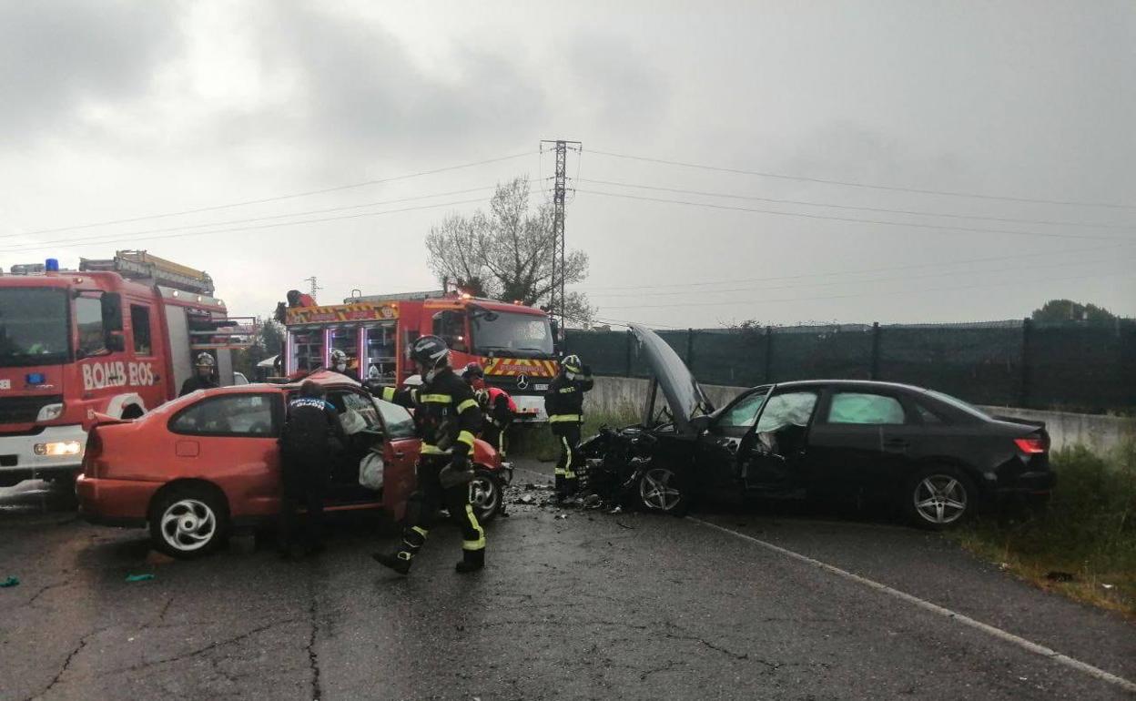 Los bomberos, en el lugar de los hechos 