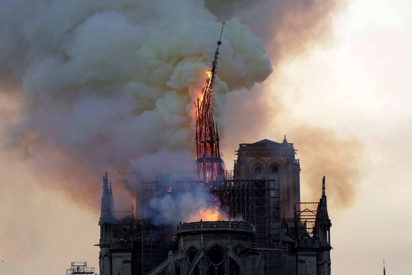 El 15 de abril de 2019 asistíamos atónitos al incendio de Notre Dame de París, la catedral más famosa del mundo. Sin duda una de las catástrofes artísticas más graves de la historia. Tres años después, las obras avanzan a buen ritmo y se espera que el templo reabra el 15 de abril de 2024. La fase inicial acabará este mismo verano.