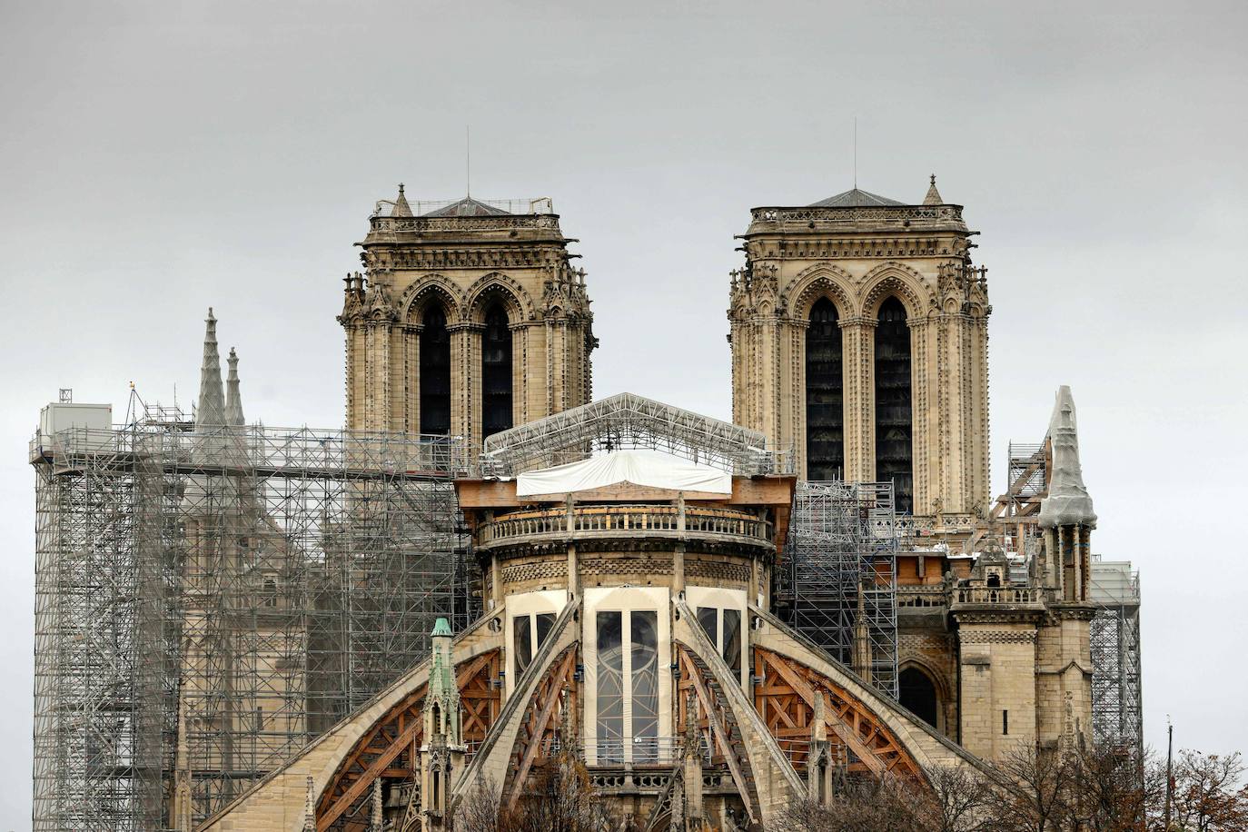 El 15 de abril de 2019 asistíamos atónitos al incendio de Notre Dame de París, la catedral más famosa del mundo. Sin duda una de las catástrofes artísticas más graves de la historia. Tres años después, las obras avanzan a buen ritmo y se espera que el templo reabra el 15 de abril de 2024. La fase inicial acabará este mismo verano.