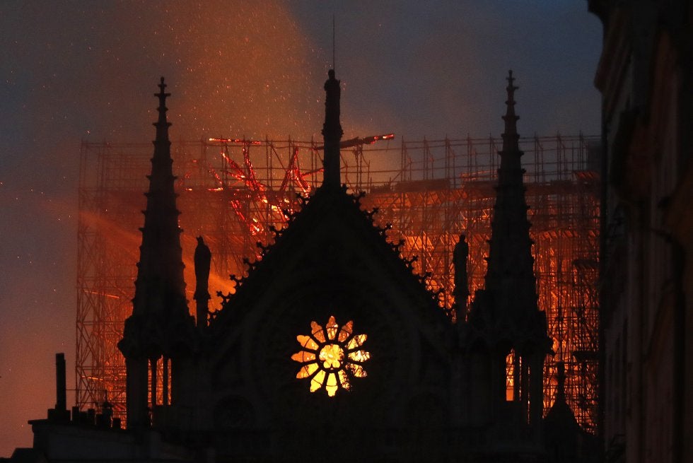 El 15 de abril de 2019 asistíamos atónitos al incendio de Notre Dame de París, la catedral más famosa del mundo. Sin duda una de las catástrofes artísticas más graves de la historia. Tres años después, las obras avanzan a buen ritmo y se espera que el templo reabra el 15 de abril de 2024. La fase inicial acabará este mismo verano.