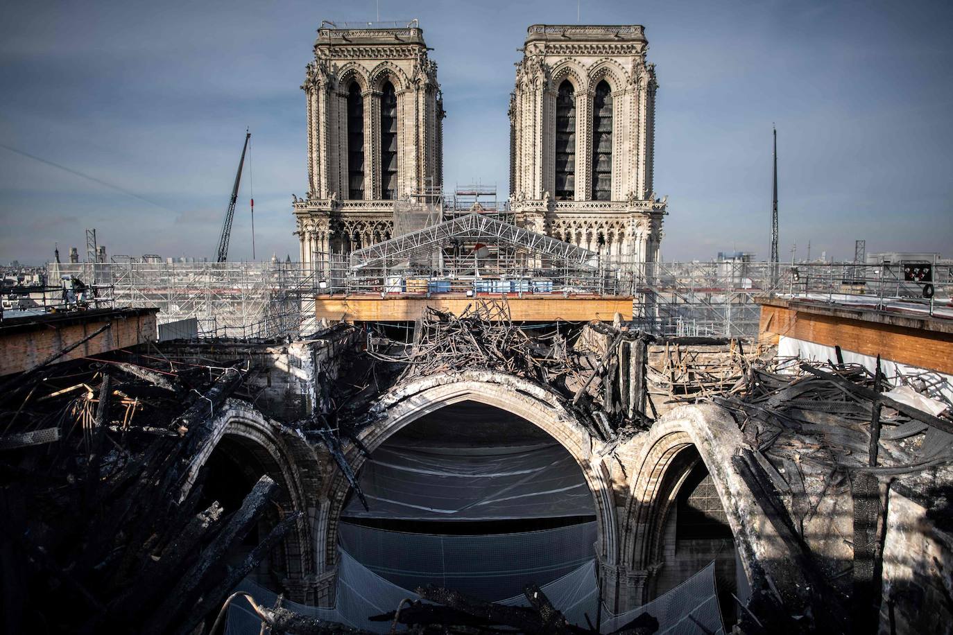 El 15 de abril de 2019 asistíamos atónitos al incendio de Notre Dame de París, la catedral más famosa del mundo. Sin duda una de las catástrofes artísticas más graves de la historia. Tres años después, las obras avanzan a buen ritmo y se espera que el templo reabra el 15 de abril de 2024. La fase inicial acabará este mismo verano.