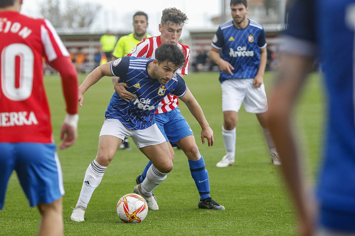 Fotos: Las mejores imágenes del partido entre el Sporting B y el Mosconia