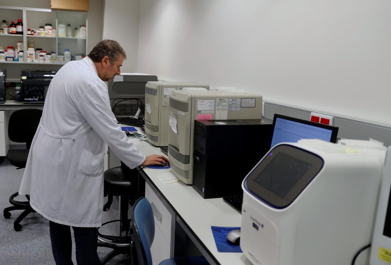 Laboratorio de virología del HUCA. 