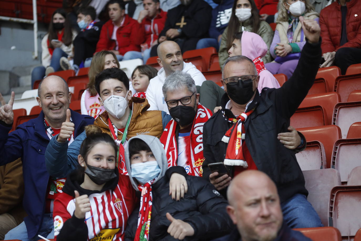 Fotos: ¿Estuviste en el Sporting - Real Oviedo? ¡Búscate en las gradas de El Molinón!