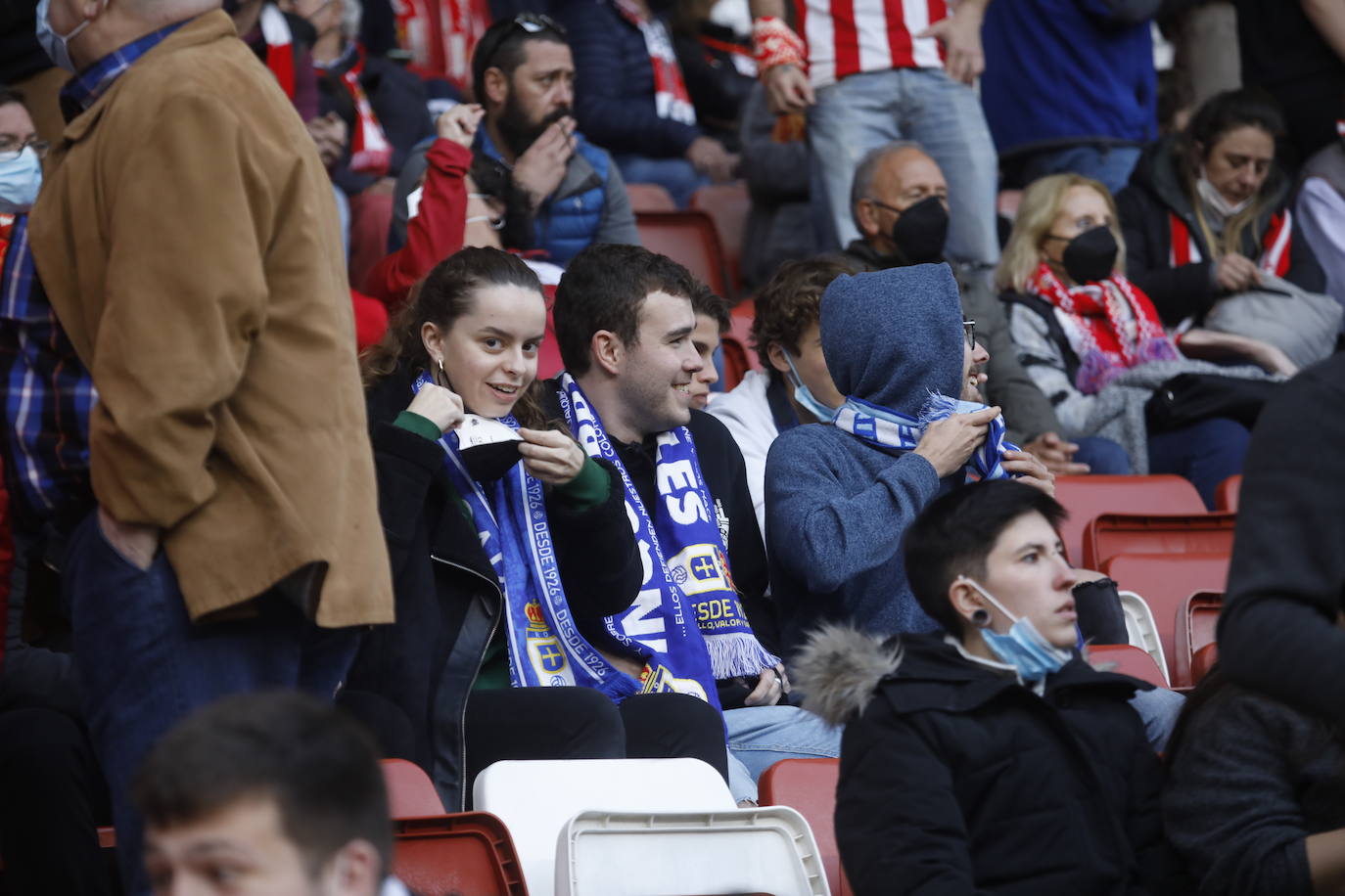 Fotos: ¿Estuviste en el Sporting - Real Oviedo? ¡Búscate en las gradas de El Molinón!