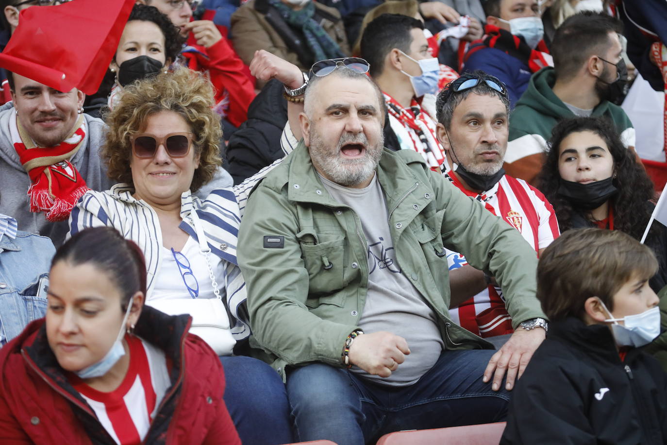 Fotos: ¿Estuviste en el Sporting - Real Oviedo? ¡Búscate en las gradas de El Molinón!