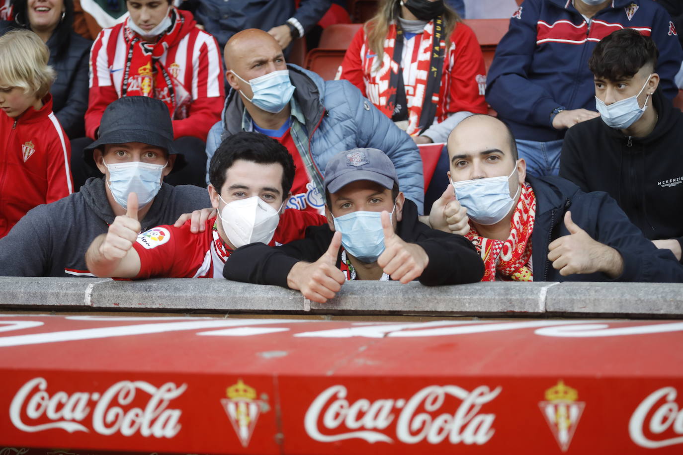 Fotos: ¿Estuviste en el Sporting - Real Oviedo? ¡Búscate en las gradas de El Molinón!