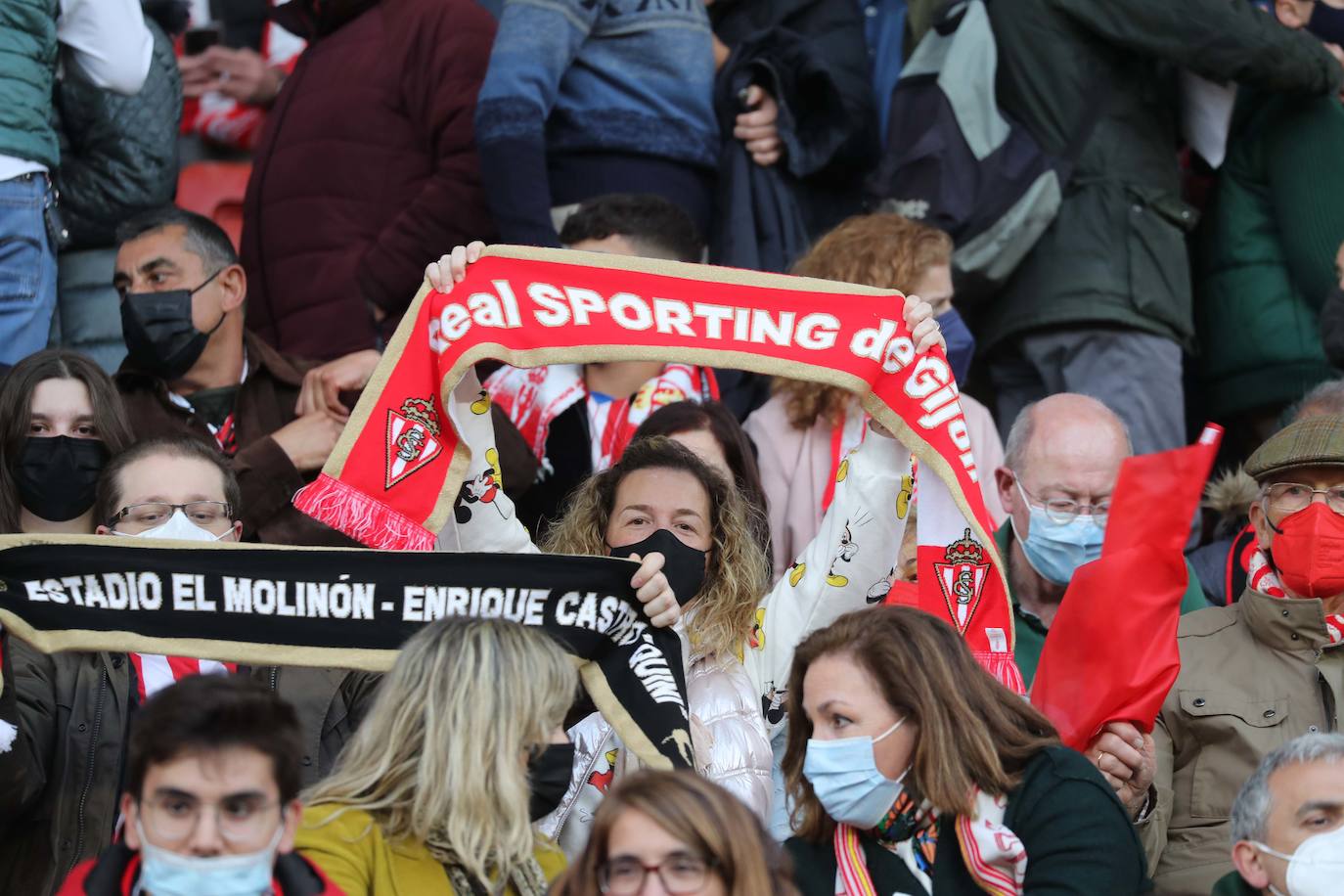 Fotos: ¿Estuviste en el Sporting - Real Oviedo? ¡Búscate en las gradas de El Molinón!