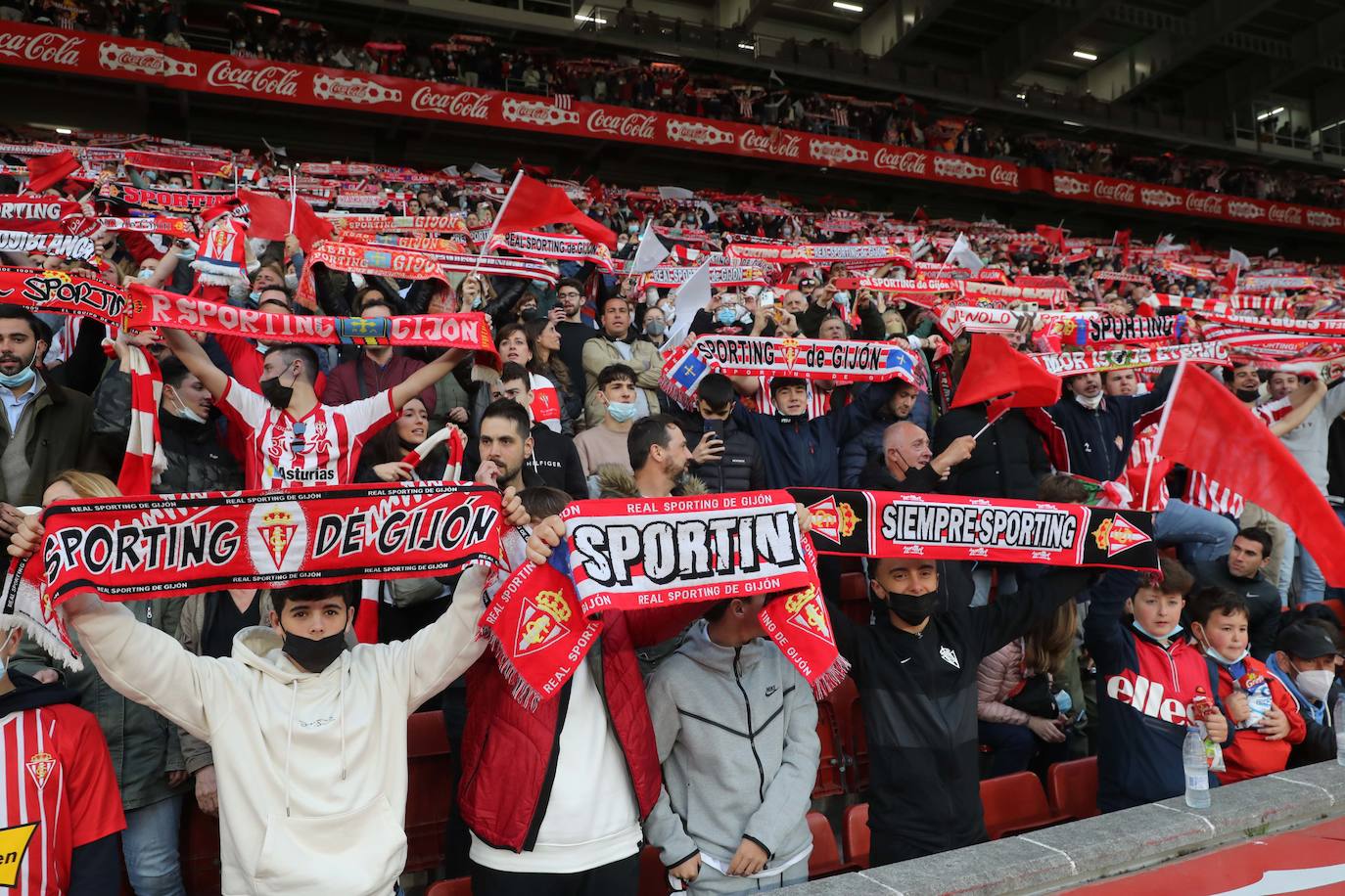 Fotos: ¿Estuviste en el Sporting - Real Oviedo? ¡Búscate en las gradas de El Molinón!