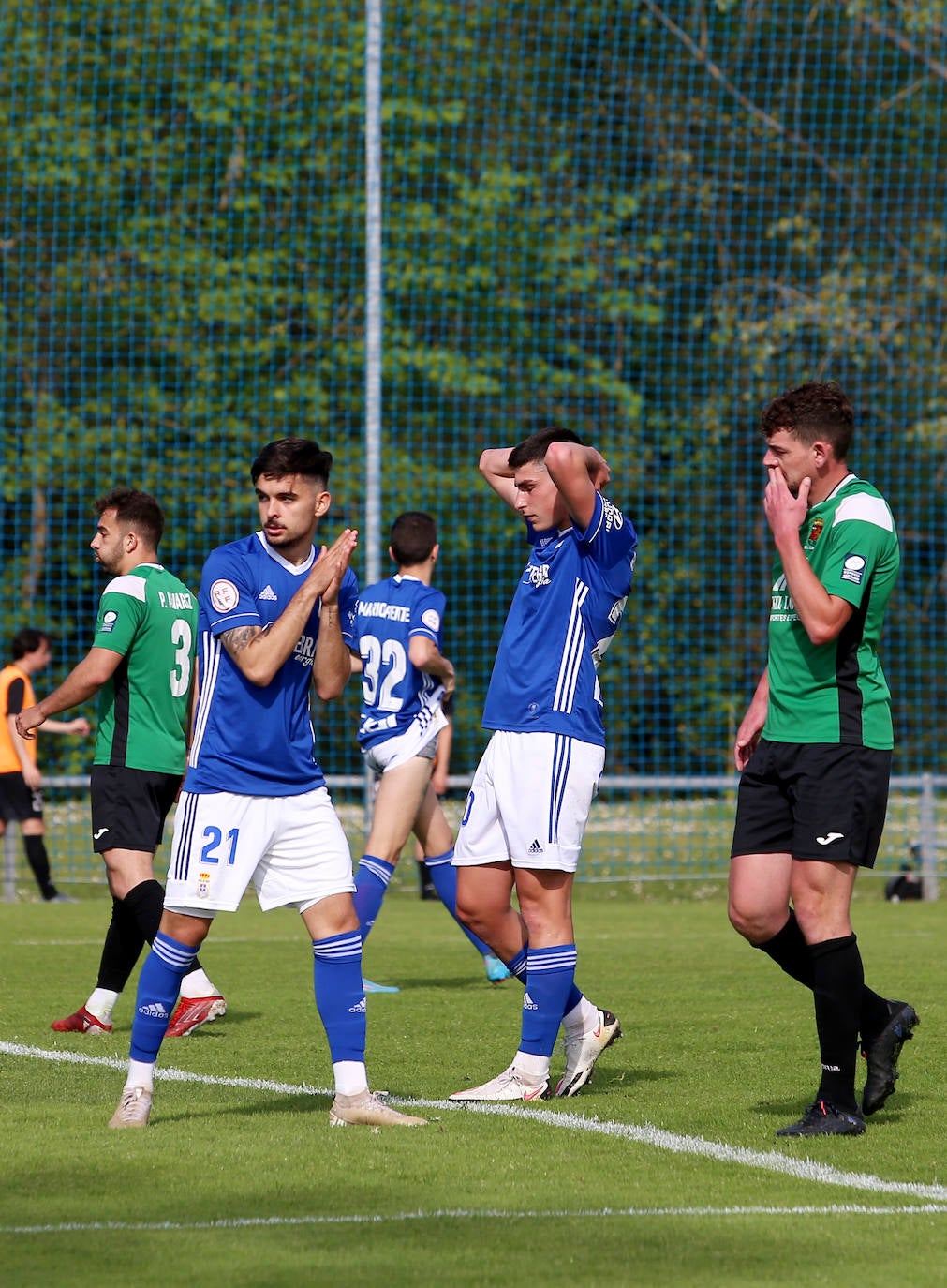 Fotos: Las mejores imágenes del Oviedo B - Llanes