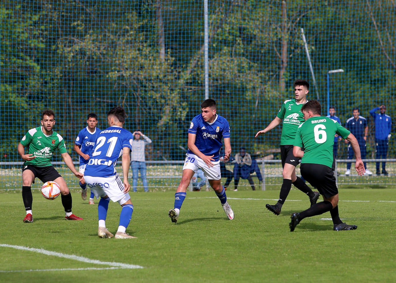 Fotos: Las mejores imágenes del Oviedo B - Llanes