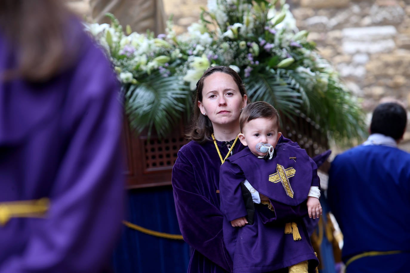 Fotos: La procesión del Resucitado emociona en Oviedo