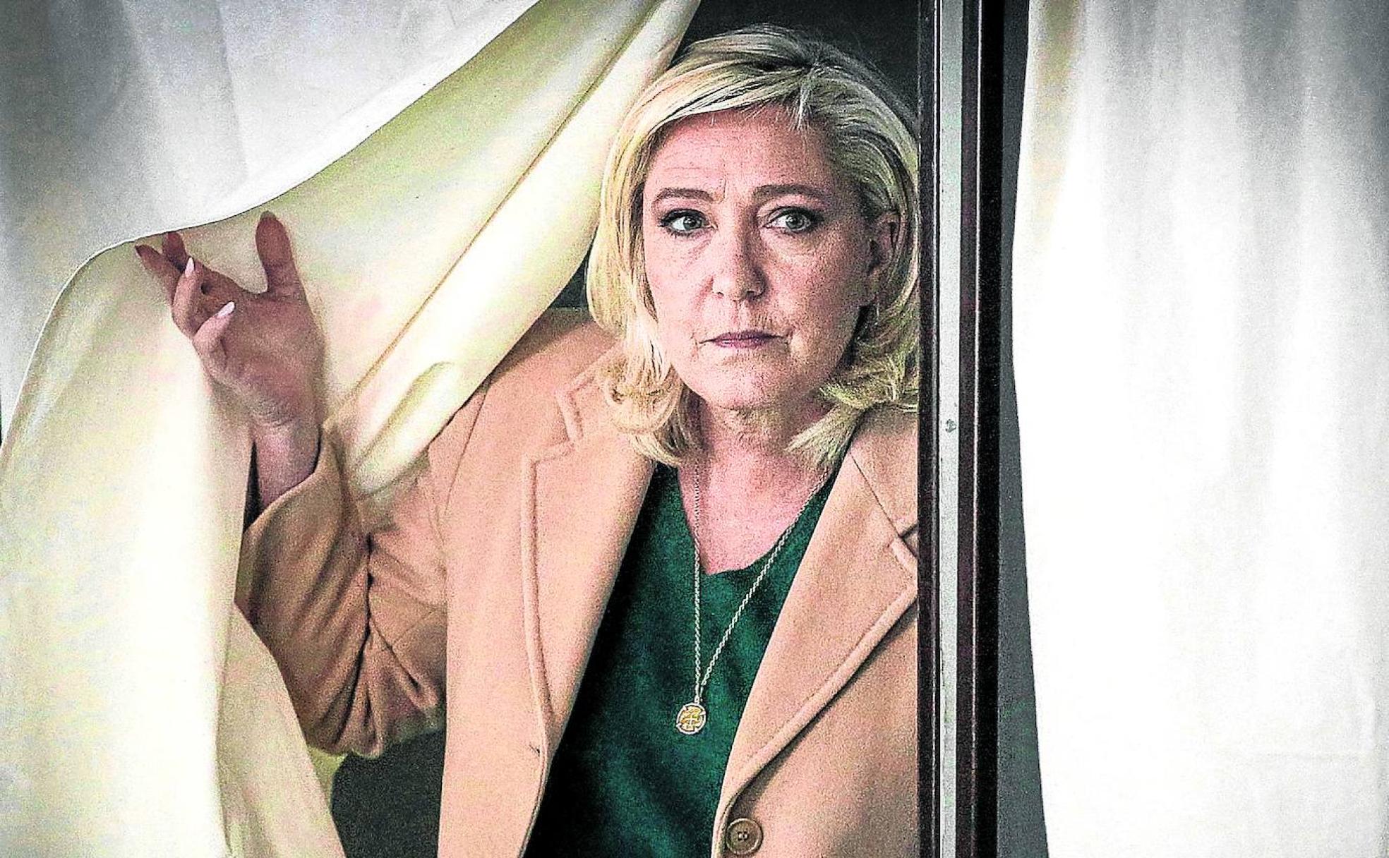 Marine Le Pen, en el colegio en el que depositó su voto el pasado domingo en la primera vuelta de las elecciones presidenciales de Francia. 