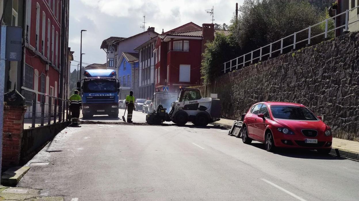 Una de las últimas obras en ejecución en los accesos a San Esteban de Pravia. 