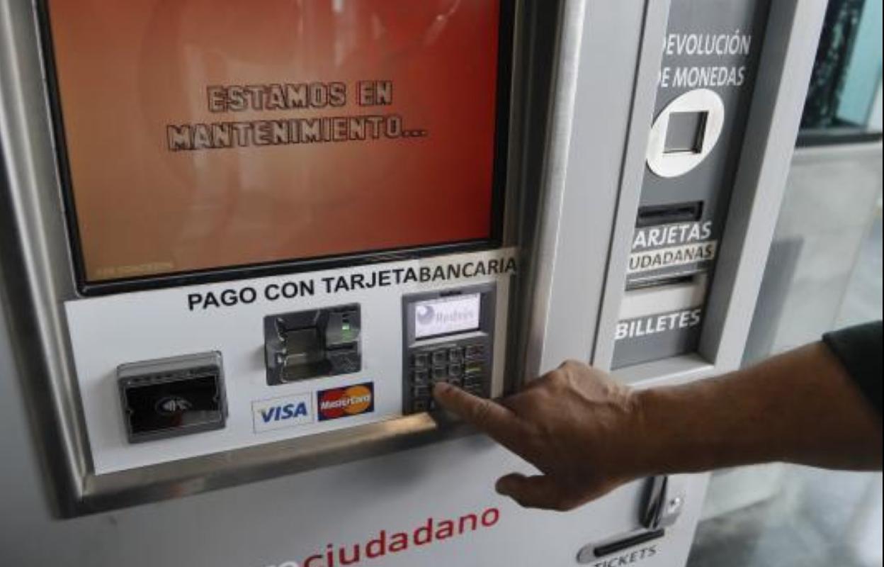 Cajero ciudadano fuera de servicio en la Pescadería municipal. 
