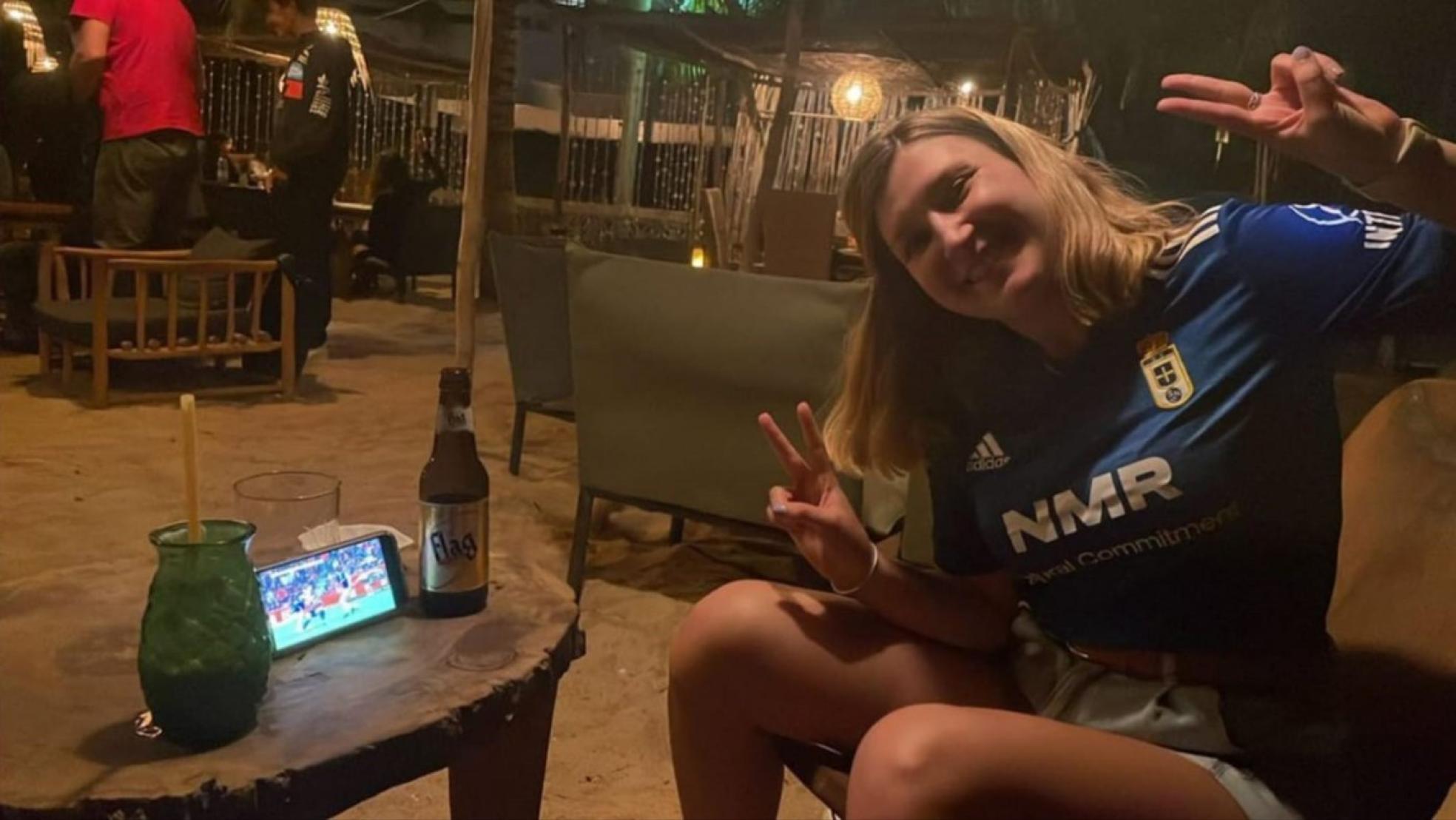 La ovetense Sofía Toribio, en un chiringuito de Senegal.