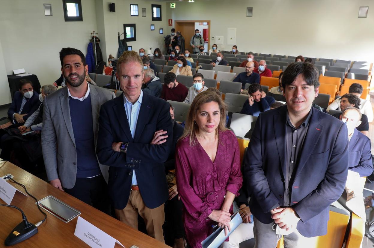 Rubén Hidalgo, José Armando Tellado, Cristina Fanjul y Borja Sánchez, en la sede del CEEI. 