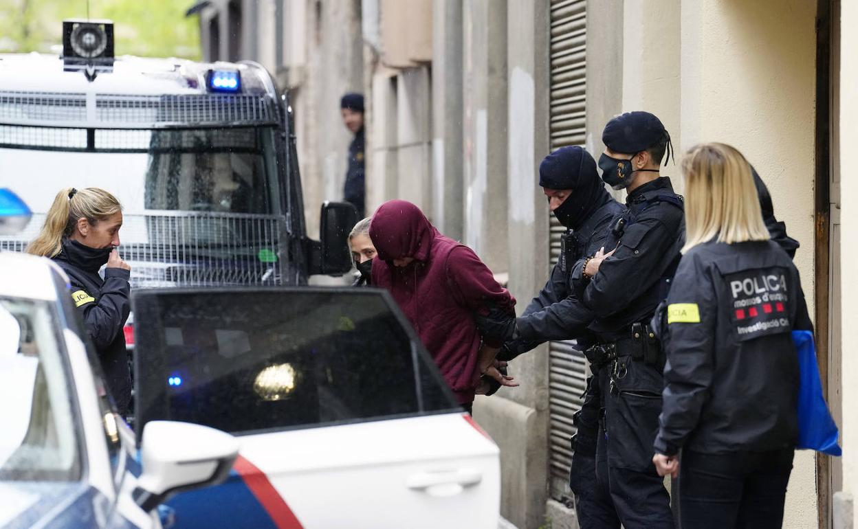 Los Mossos d´Esquadra custodian al presunto autor de la brutal agresión sexual que sufrió en Igualada una menor de 16 años. 