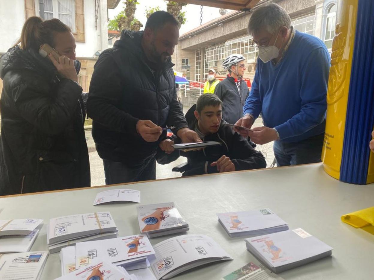 Caseta con las tarjetas. 