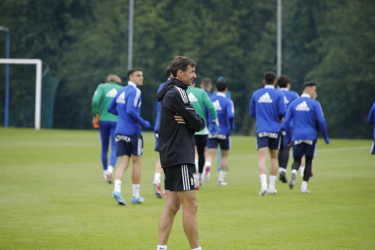 José Ángel Ziganda sonríe en un momento del entrenamiento de ayer.