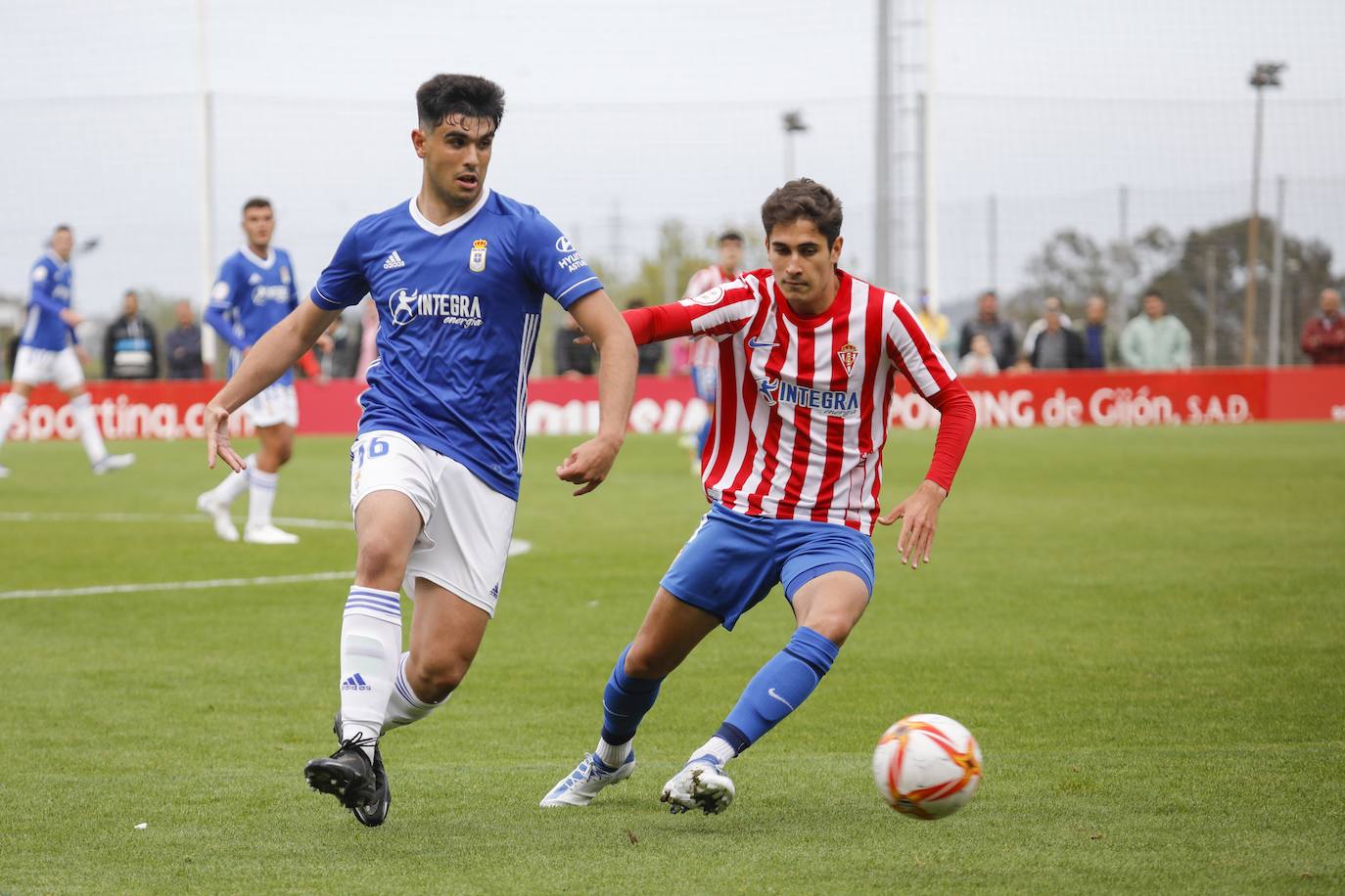 Fotos: Las mejores imágenes del derbi de filiales: Sporting B - Real Oviedo Vetusta
