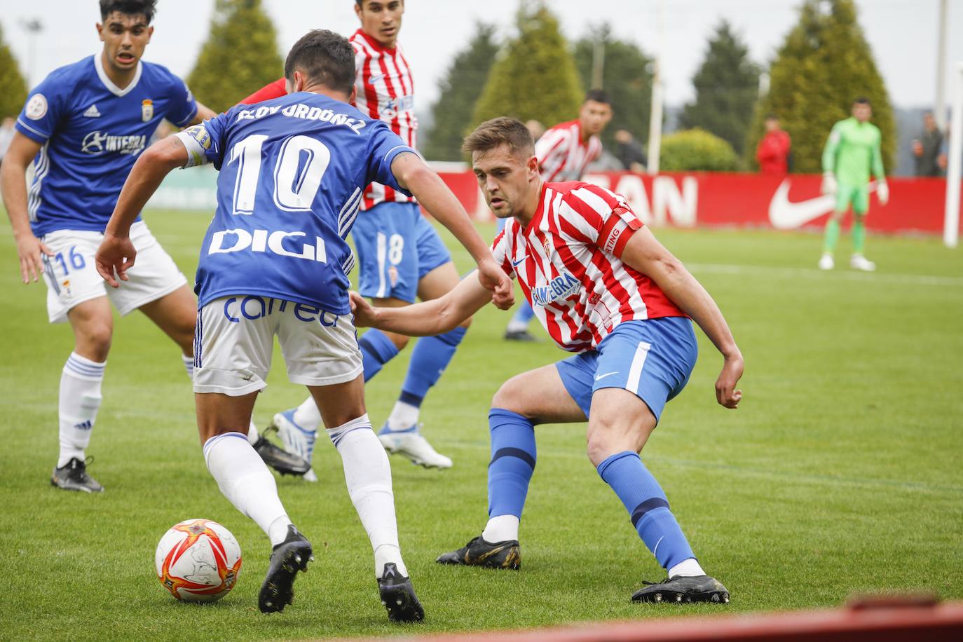 Fotos: Las mejores imágenes del derbi de filiales: Sporting B - Real Oviedo Vetusta