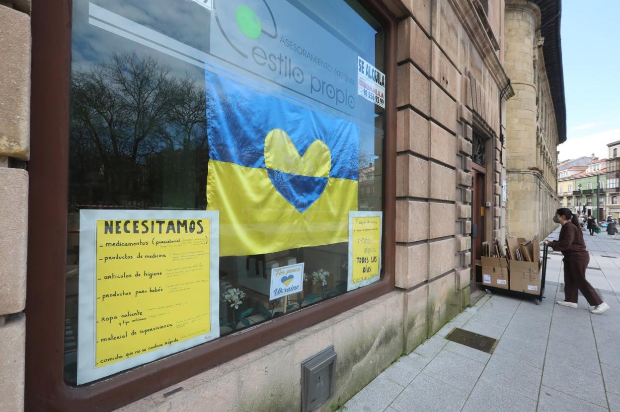 Una asociación coordina la ayuda a Ucrania desde un local cedido en la calle de La Muralla. 