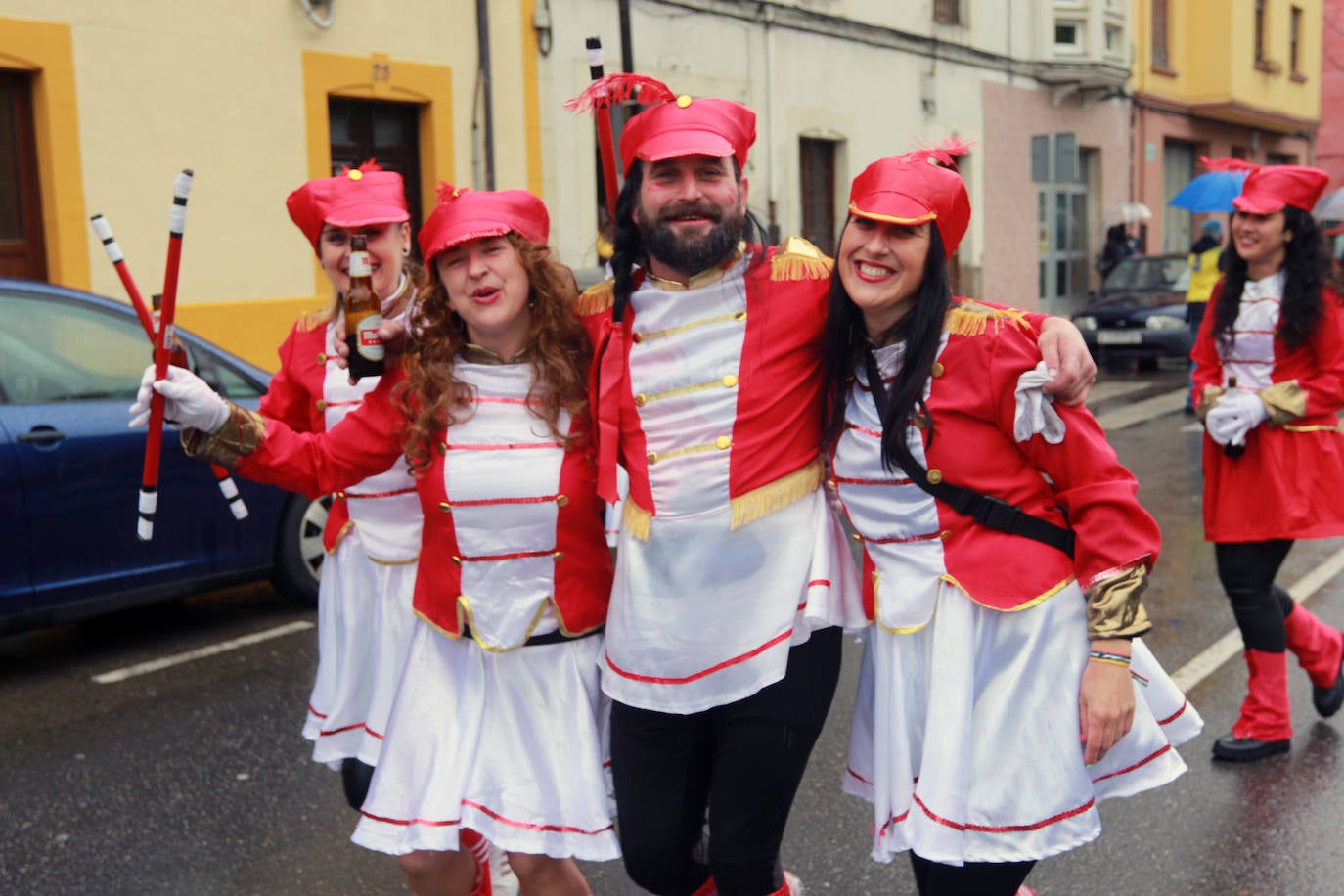 Tras dos años de parón, tanto los grupos del desfile como los deportistas llegaron dispuestos a «darlo todo» para mantener la cita