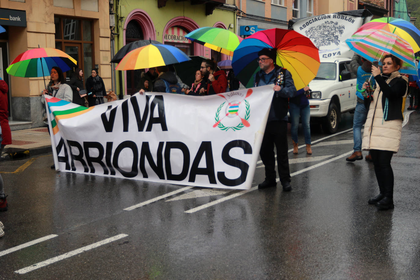 Tras dos años de parón, tanto los grupos del desfile como los deportistas llegaron dispuestos a «darlo todo» para mantener la cita