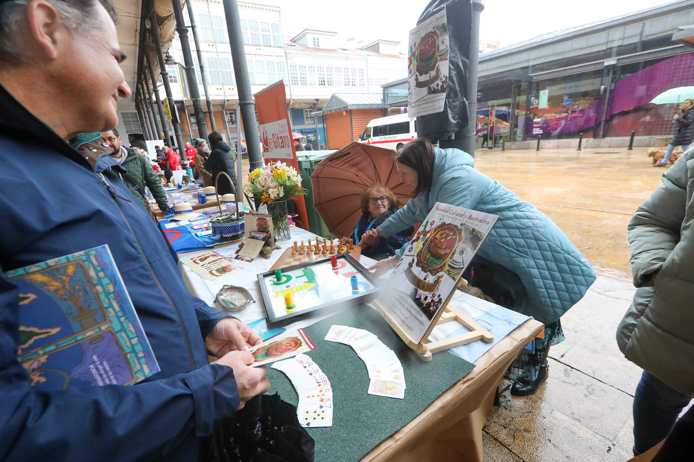 Fotos: Feria de asociaciones en la plaza de abastos