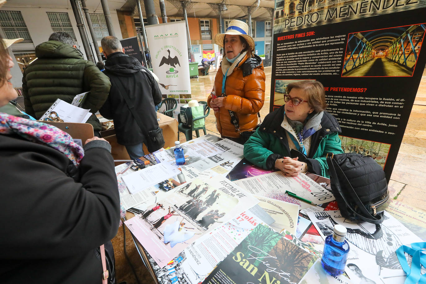 Fotos: Feria de asociaciones en la plaza de abastos