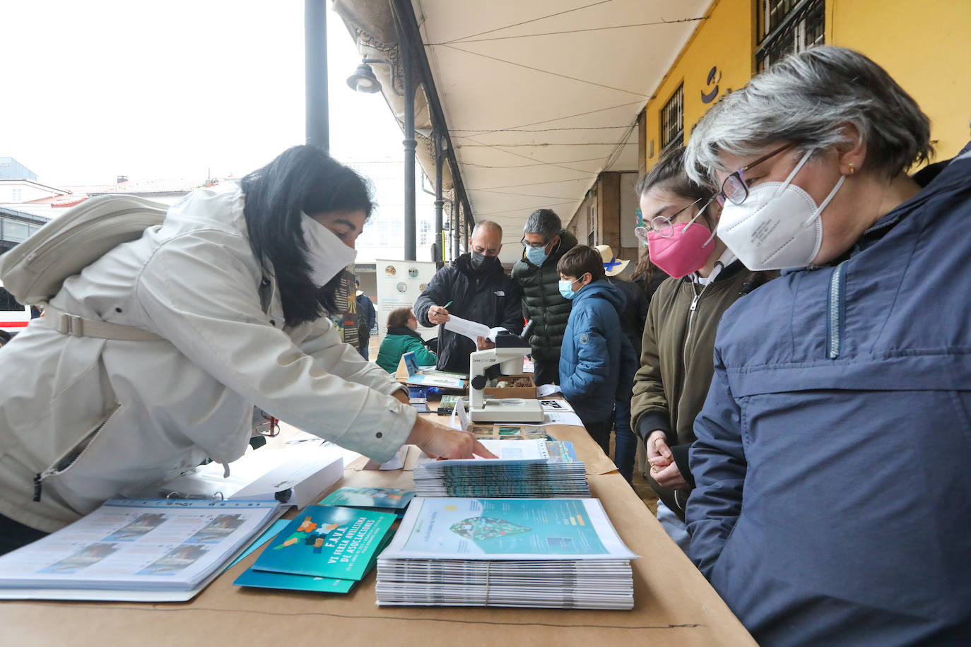 Fotos: Feria de asociaciones en la plaza de abastos