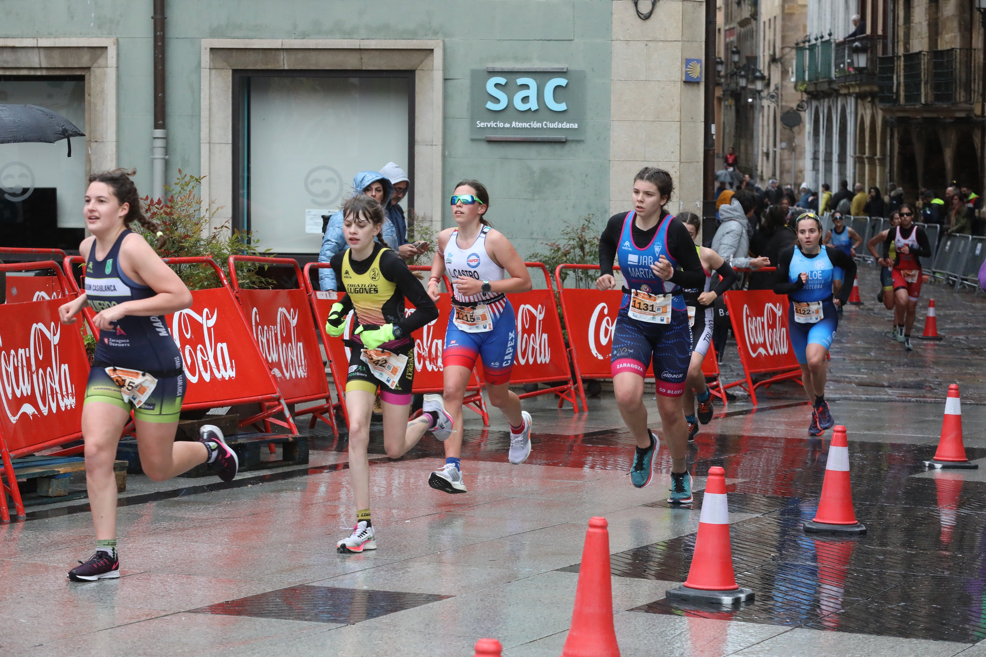 Fotos: El Duatlón vence a la lluvia en su primera jornada