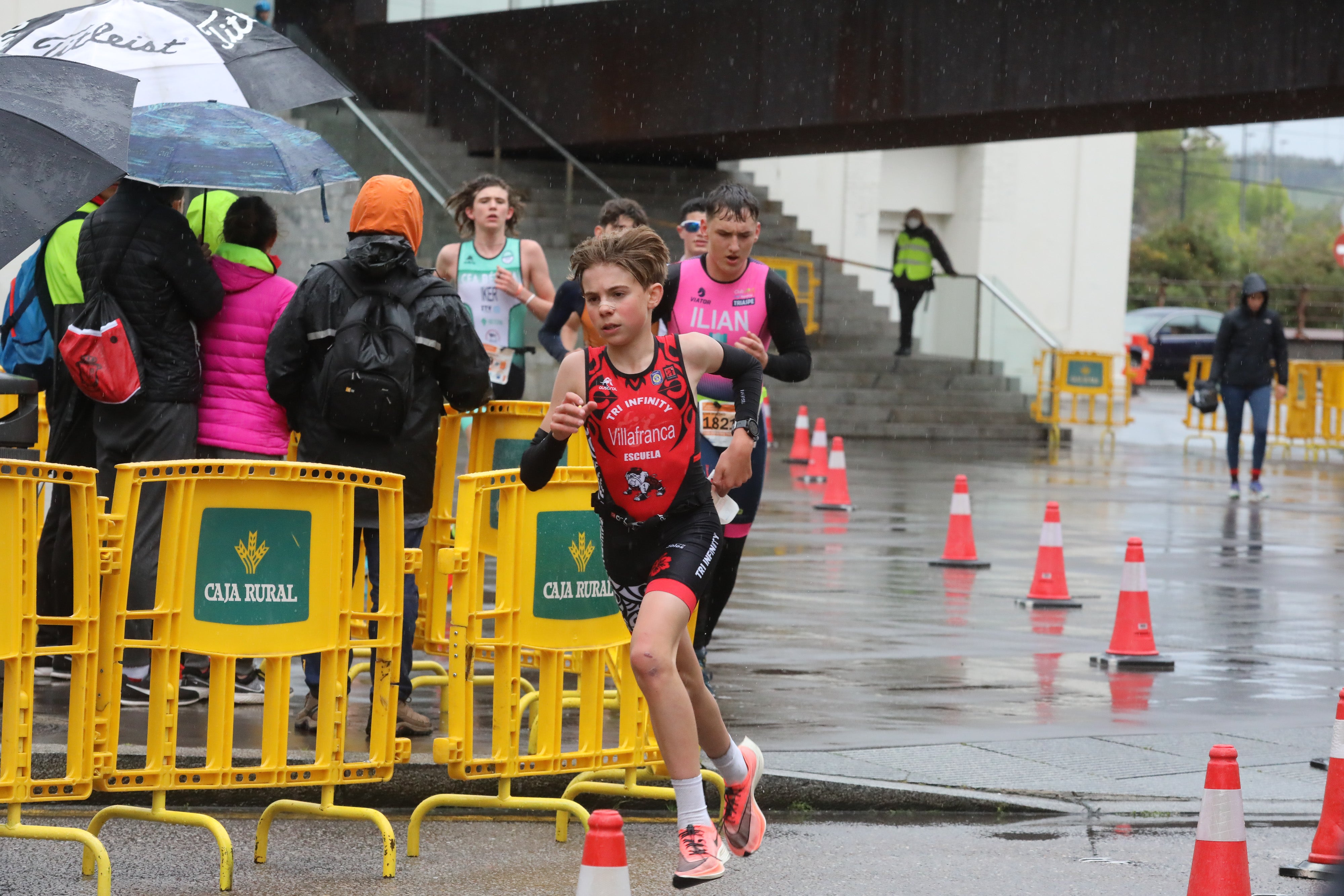 Fotos: El Duatlón vence a la lluvia en su primera jornada