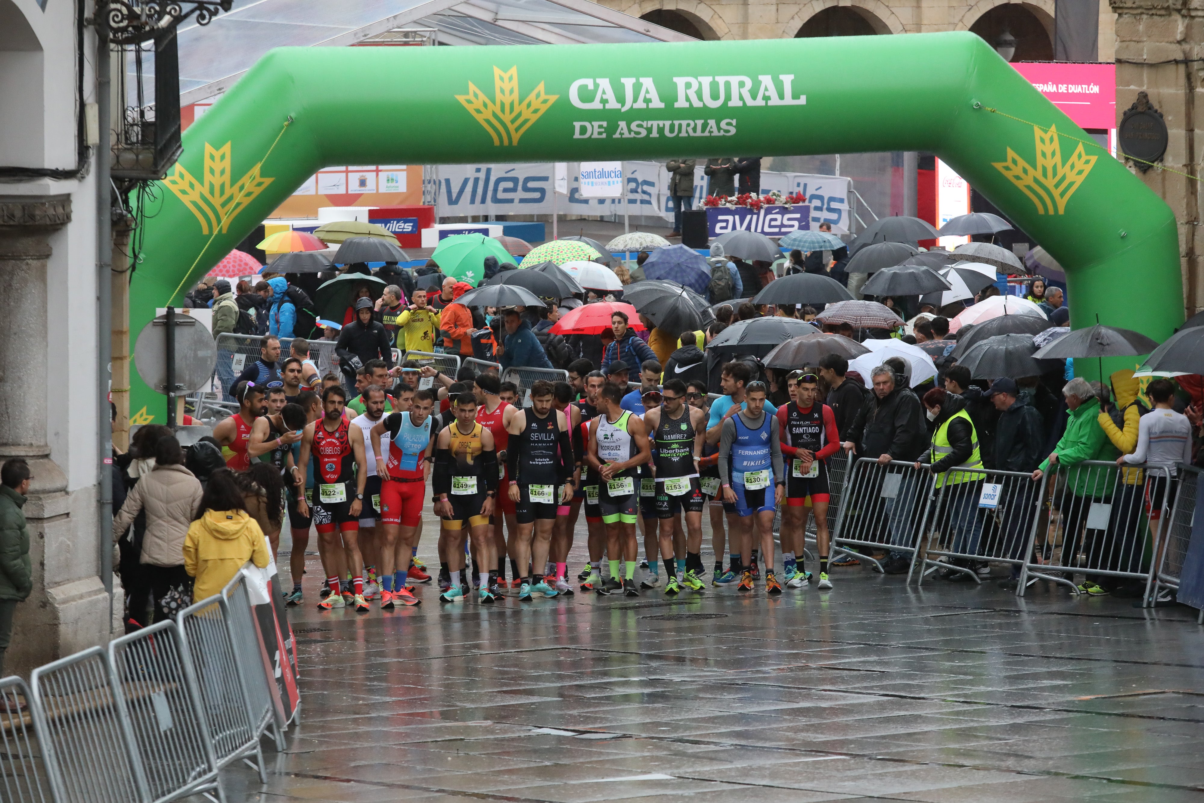 Fotos: El Duatlón vence a la lluvia en su primera jornada