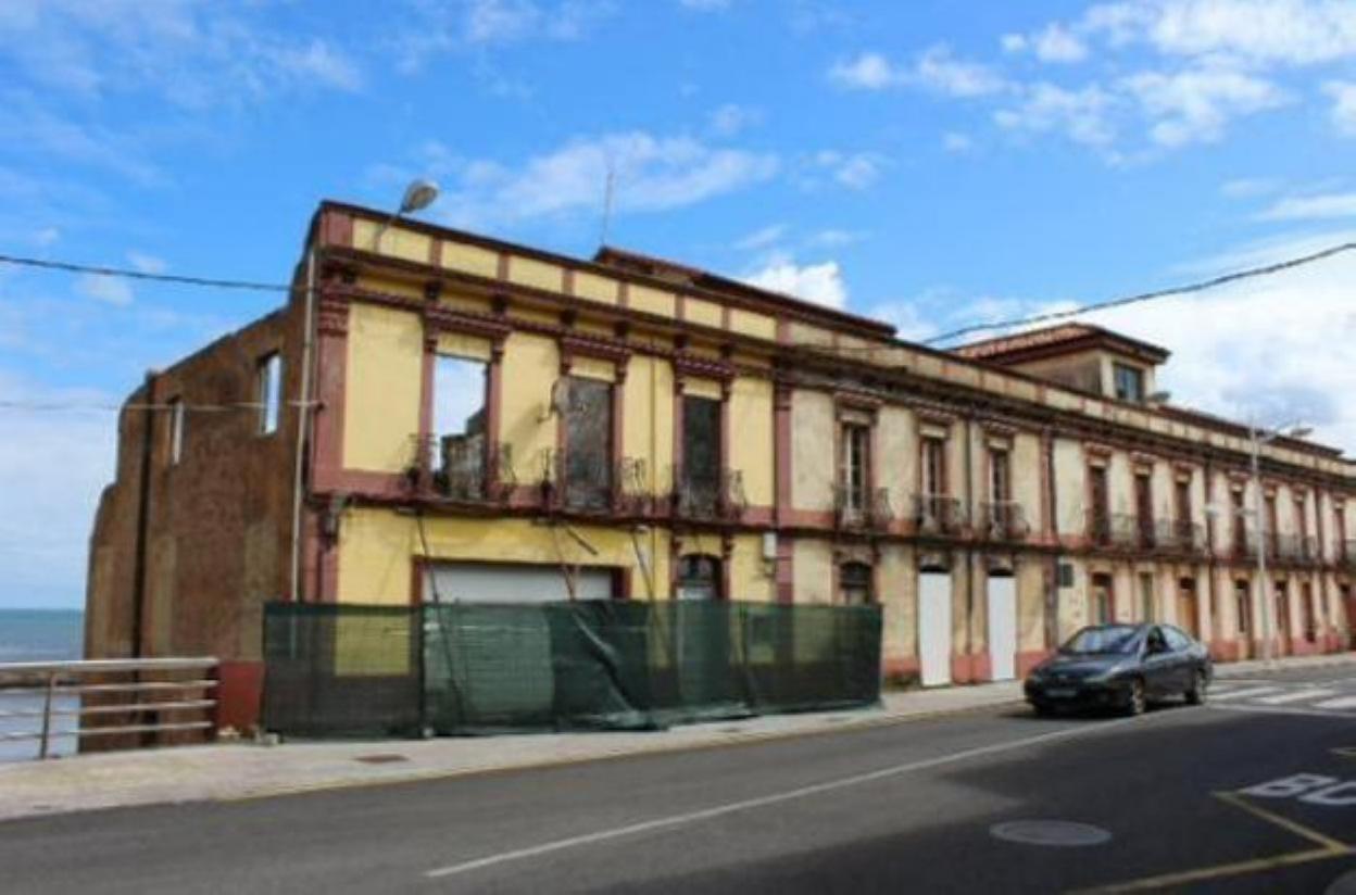 Las casas de García Busto, en la bahía de Perán. 