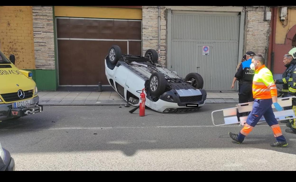 Estado del vehículo accidentado en Sama de Langreo. 