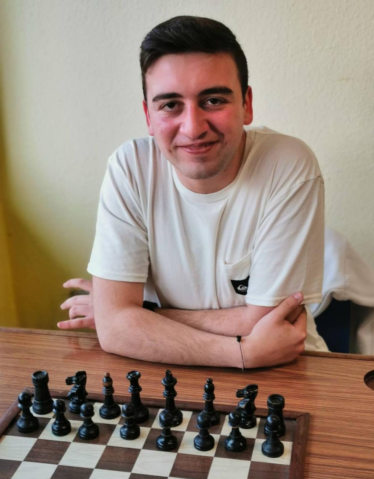 El maestro Iyán Guedes, campeón del primer Avilés Activa.