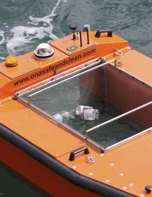 Imagen secundaria 2 - Un dron para limpiar la superficie marina del Puerto Deportivo de Gijón