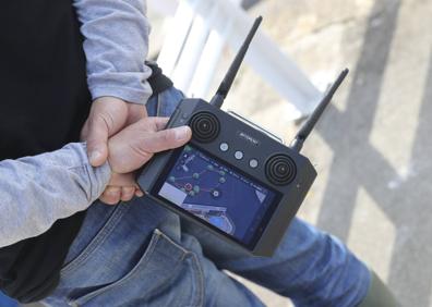 Imagen secundaria 1 - Un dron para limpiar la superficie marina del Puerto Deportivo de Gijón