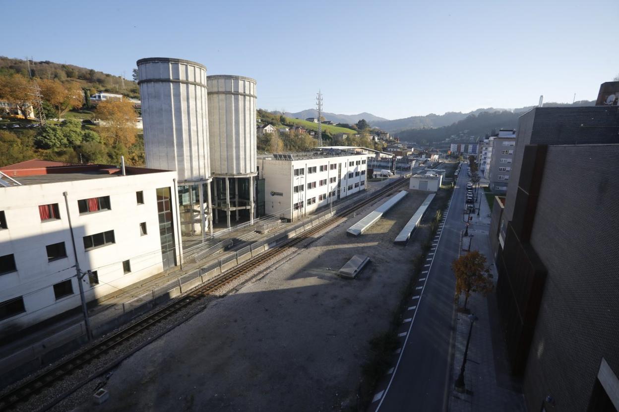 Vista aérea de las obras de soterramiento de las vías de Langreo. 