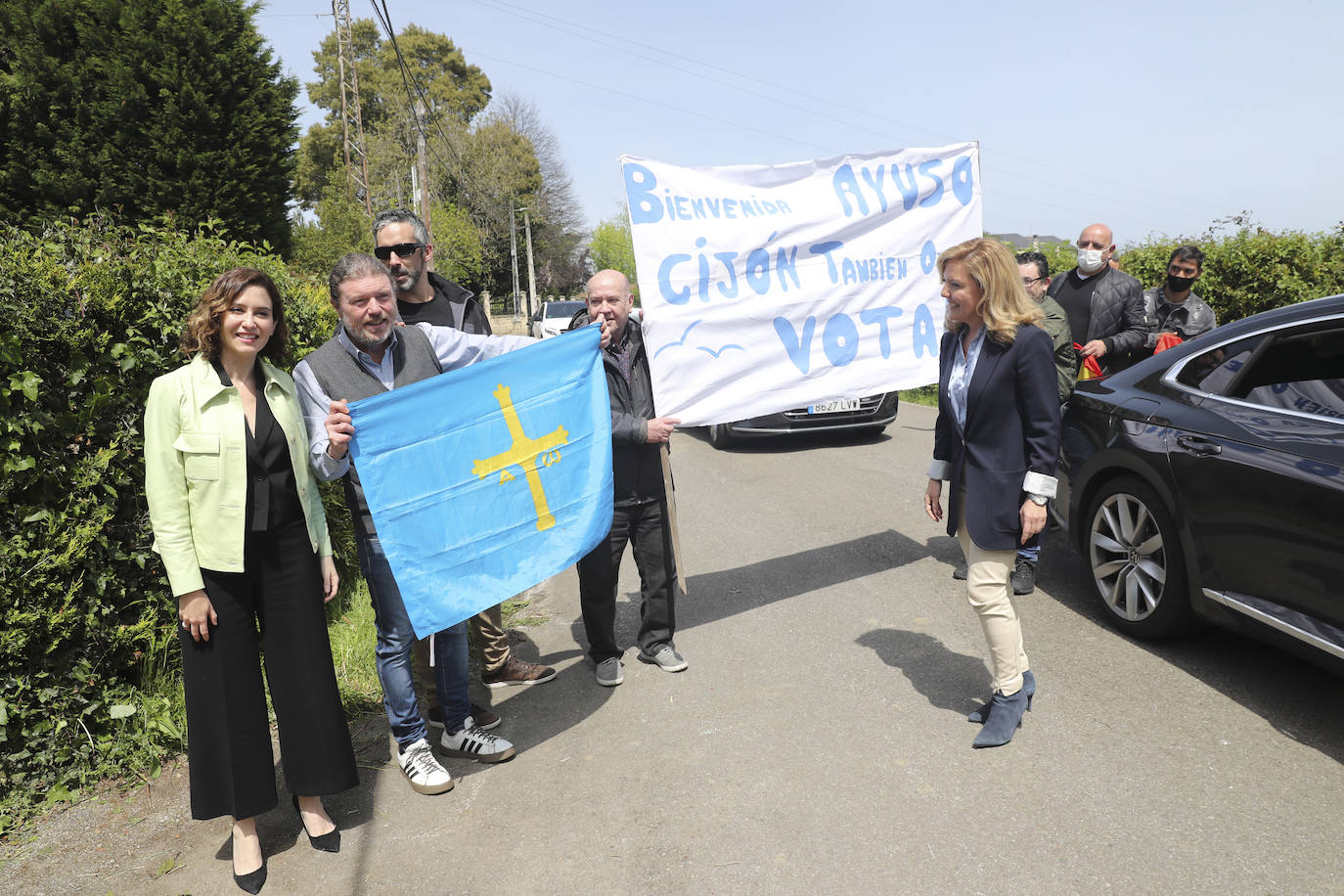 La presidenta de la Comunidad de Madrid visita Gijón para participar en un encuentro con empresarios asturianos y una espicha con afiliados del Partido Popular gijonés. En su primera visita a Asturias desde que es presidenta, Díaz Ayuso estará acompañada por la líder de los populares asturianos, Teresa Mallada. 