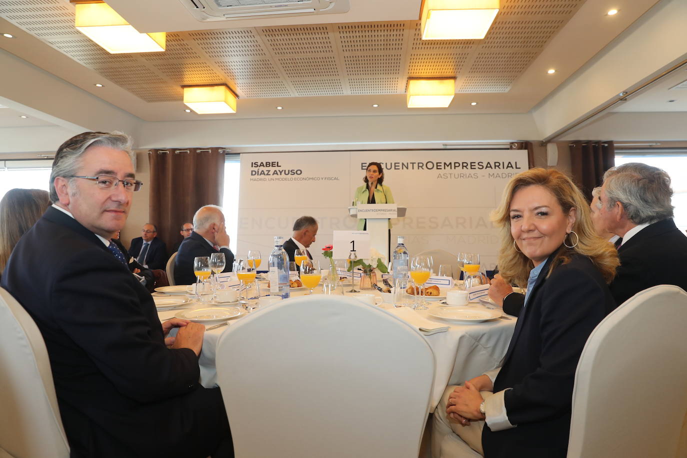 La presidenta de la Comunidad de Madrid visita Gijón para participar en un encuentro con empresarios asturianos y una espicha con afiliados del Partido Popular gijonés. En su primera visita a Asturias desde que es presidenta, Díaz Ayuso estará acompañada por la líder de los populares asturianos, Teresa Mallada. 