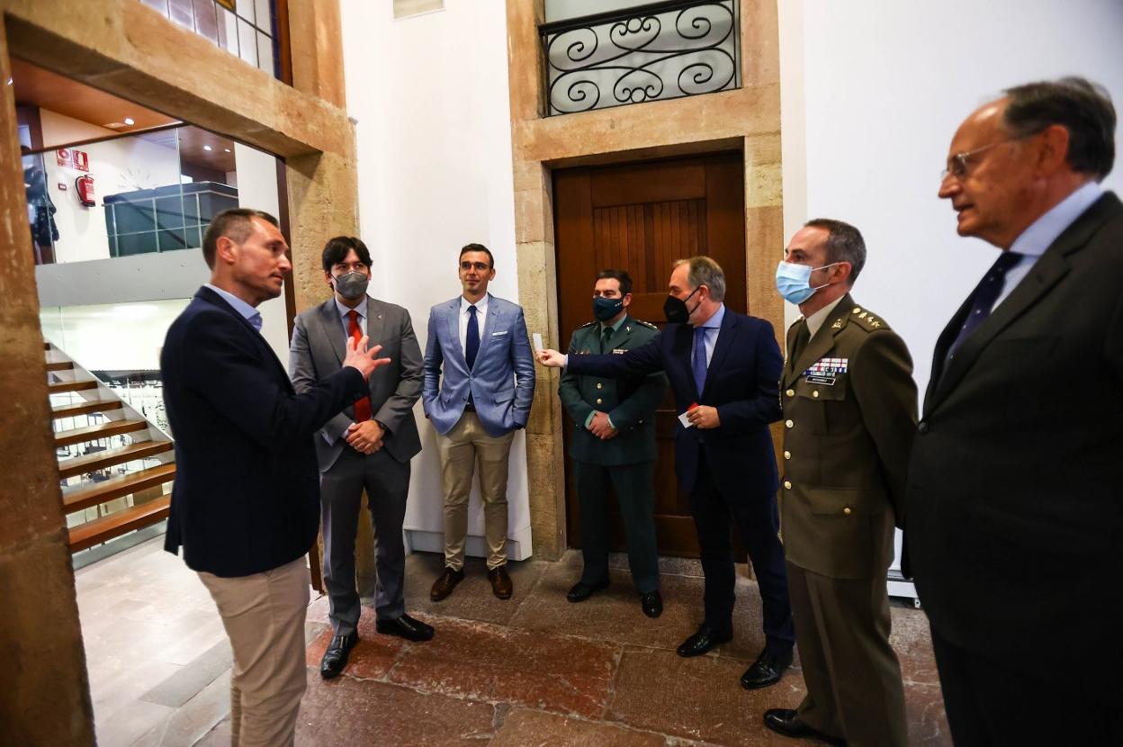 David González y Borja Sánchez, a la izquierda, en la presentación. 