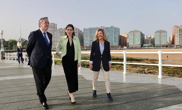 Isabel Díaz Ayuso durante su visita en Gijón. 