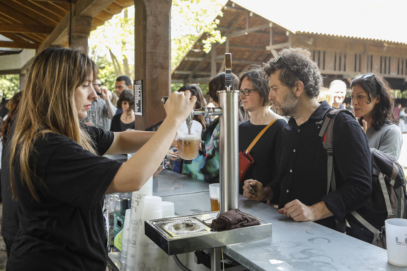 Mike Paradinas, también conocido como µ-Ziq, ha actuado este sábado en el LEV Festival en un showcase diurno en el Muséu del Pueblu d'Asturies. 