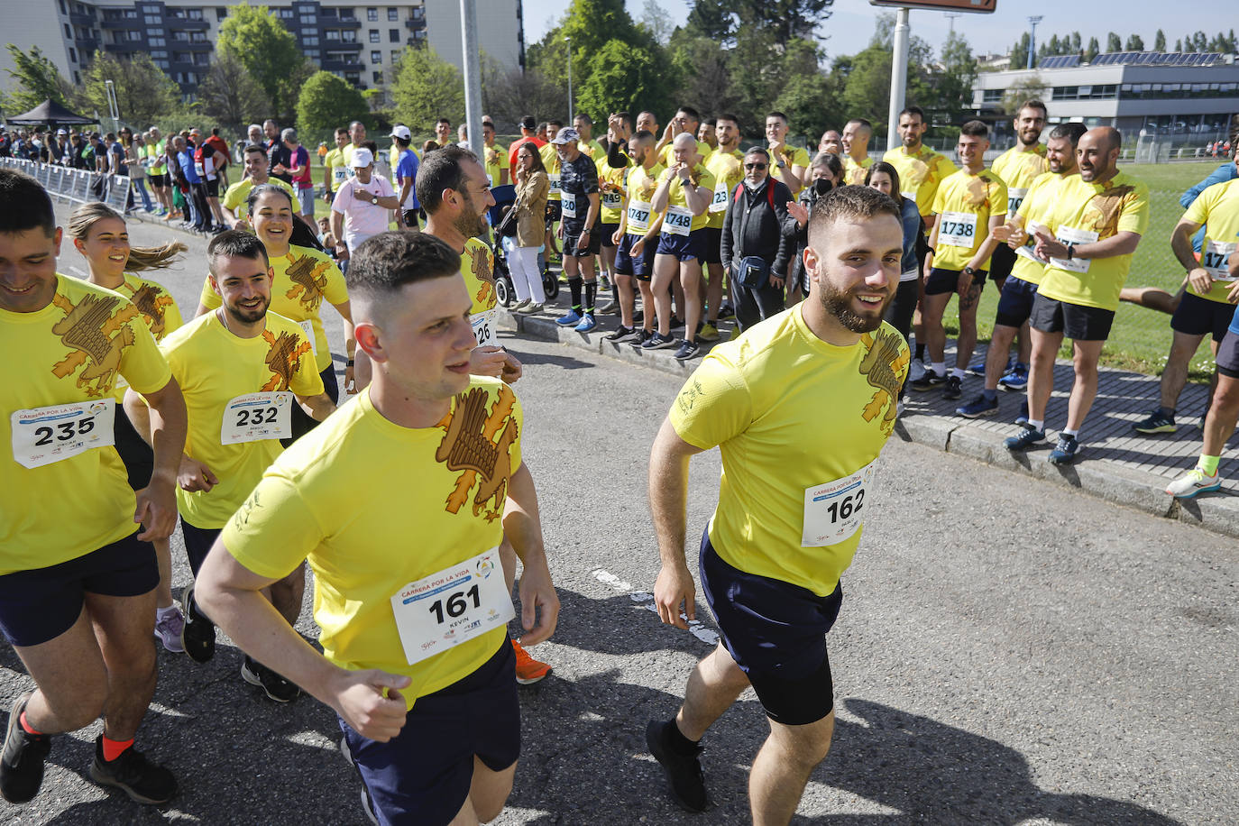 Sin sorpresas. Houssame Eddine y Cristina Silva cumplen con su papel de favoritos en la MBA Media Maratón de Gijón 'Villa de Jovellanos'. Se cumplía una hora, seis minutos y 25 segundos cuando el joven extremeño paralizaba el crono. Habría que esperar diez segundos para que el asturiano Alejandro Onís entrase en segunda posición. Corriendo prácticamente en soledad durante toda la prueba, Silva fue la primera en cruzar la meta al cumplir la hora, 19 minutos y 26 segundos de carrera. Dolores Marco entraba casi un minuto después. Noelia Menéndez completa el podio tras un final agónico en el que Itziar Méndez se queda a las puertas.