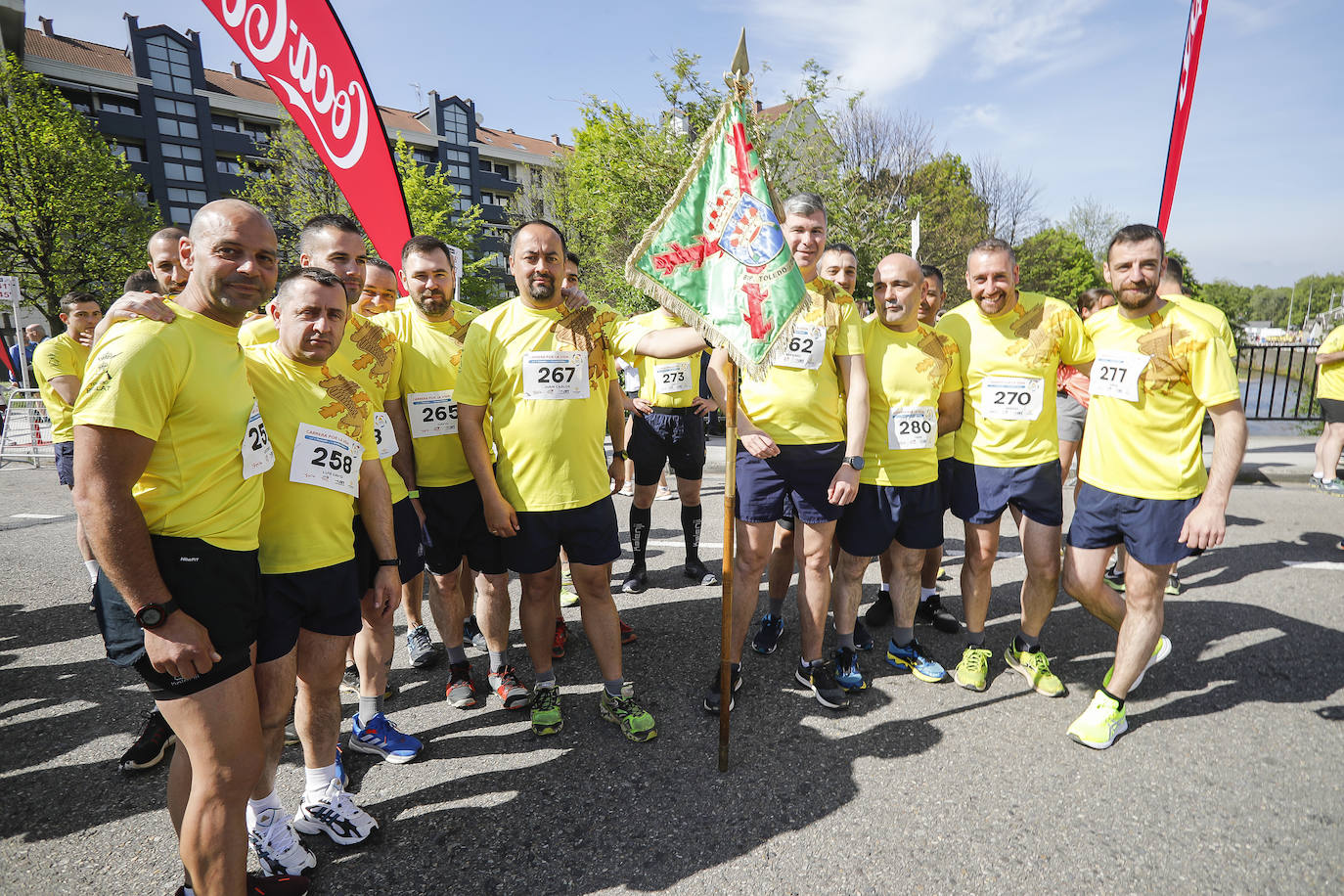 Sin sorpresas. Houssame Eddine y Cristina Silva cumplen con su papel de favoritos en la MBA Media Maratón de Gijón 'Villa de Jovellanos'. Se cumplía una hora, seis minutos y 25 segundos cuando el joven extremeño paralizaba el crono. Habría que esperar diez segundos para que el asturiano Alejandro Onís entrase en segunda posición. Corriendo prácticamente en soledad durante toda la prueba, Silva fue la primera en cruzar la meta al cumplir la hora, 19 minutos y 26 segundos de carrera. Dolores Marco entraba casi un minuto después. Noelia Menéndez completa el podio tras un final agónico en el que Itziar Méndez se queda a las puertas.